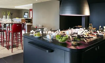 Hotel Campanile - La Glacerie 3*