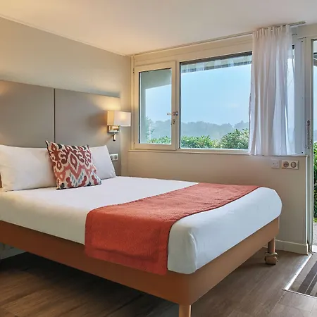 Hotel Campanile - La Glacerie 3*