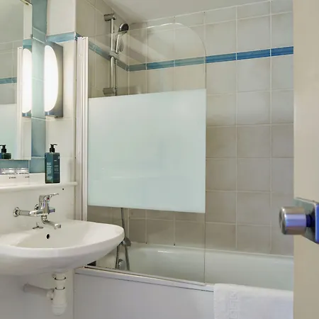 Hotel Campanile - La Glacerie 3*